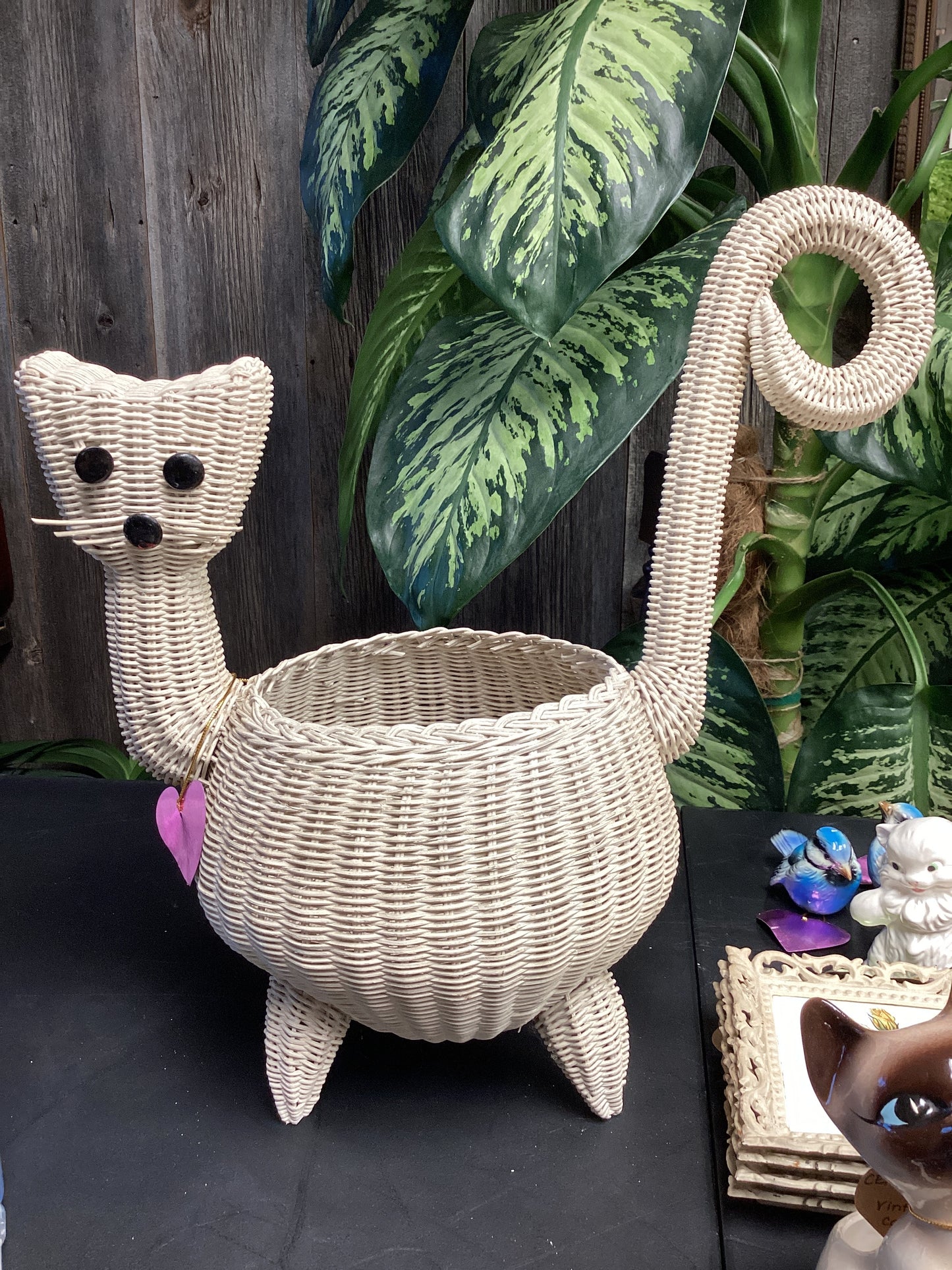 MSC105 Wicker cat planter