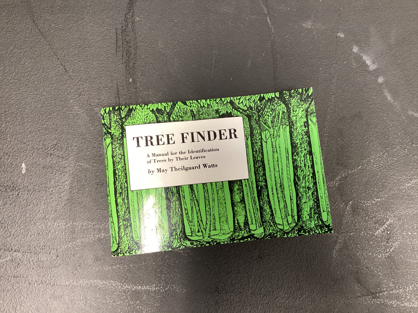 BKS104 Tree finder book