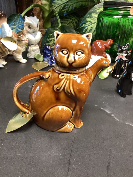 KTC119 Brown cat teapot