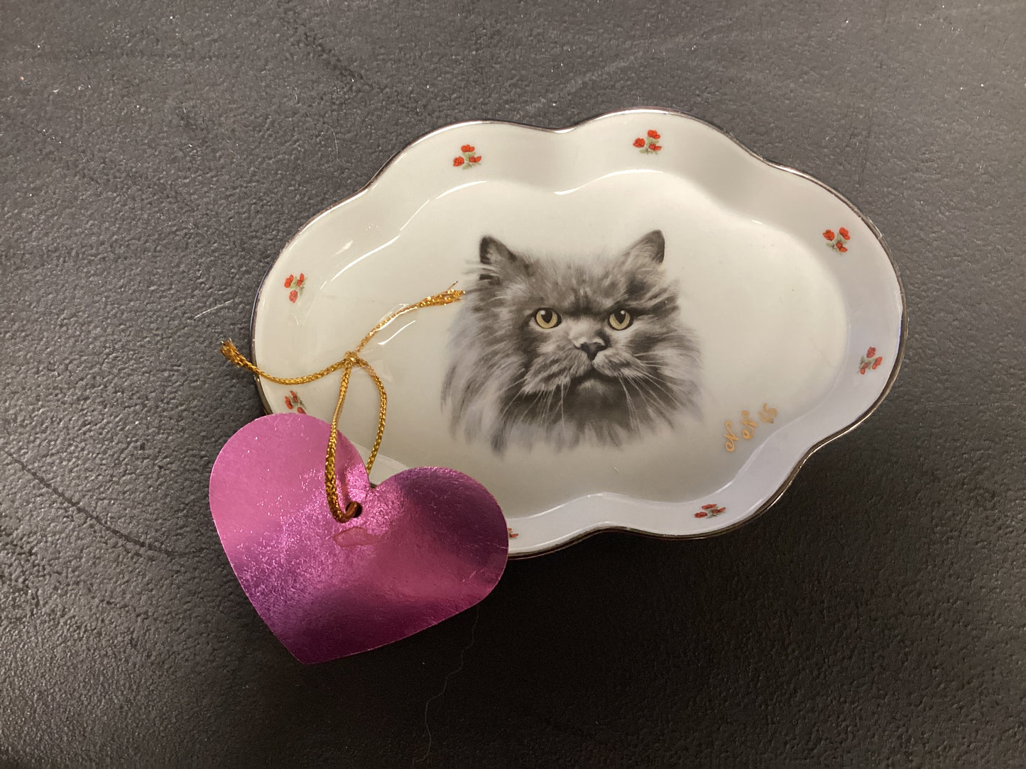 CER129 Grey cat trinket dish