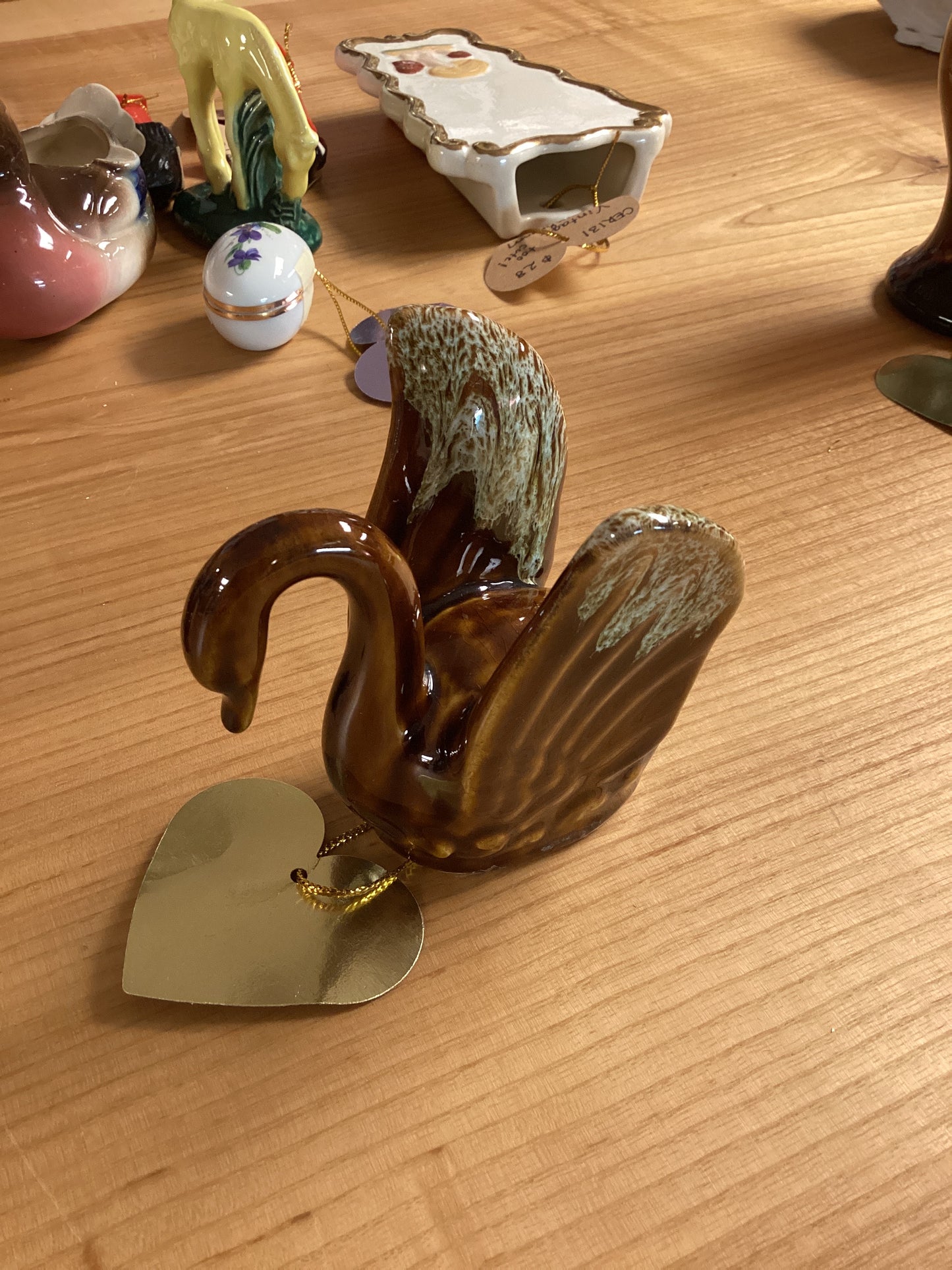 CER159 Brown swan figurine