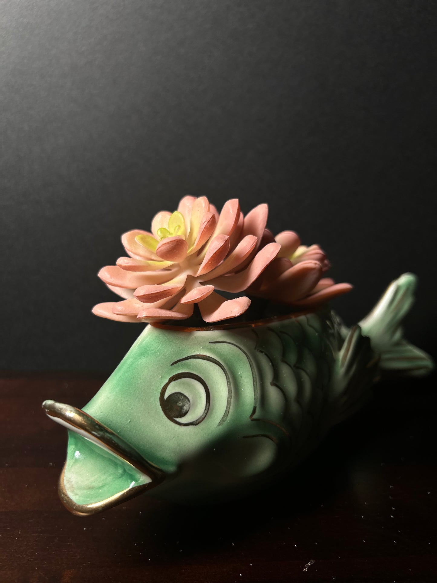 Debuts Italian green fish planter