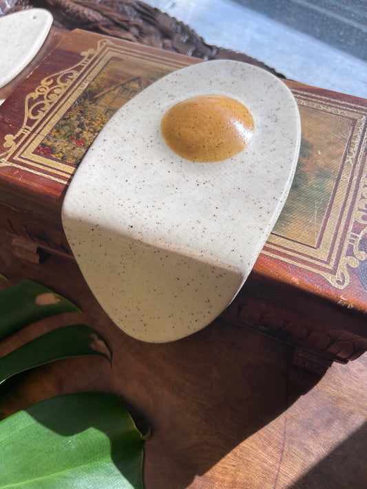 Ceramic shelf egg