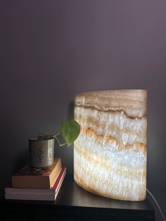 Banded onyx lamp