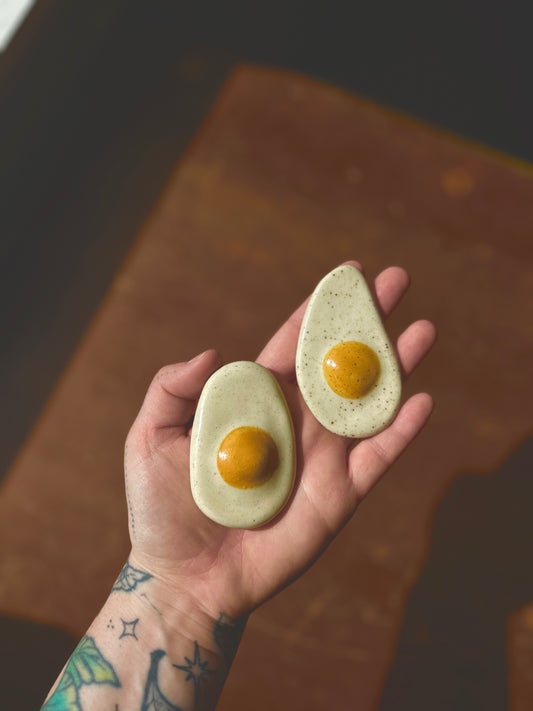 Ceramic magnetic egg