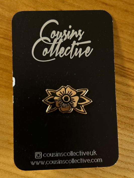 Trad flower pin