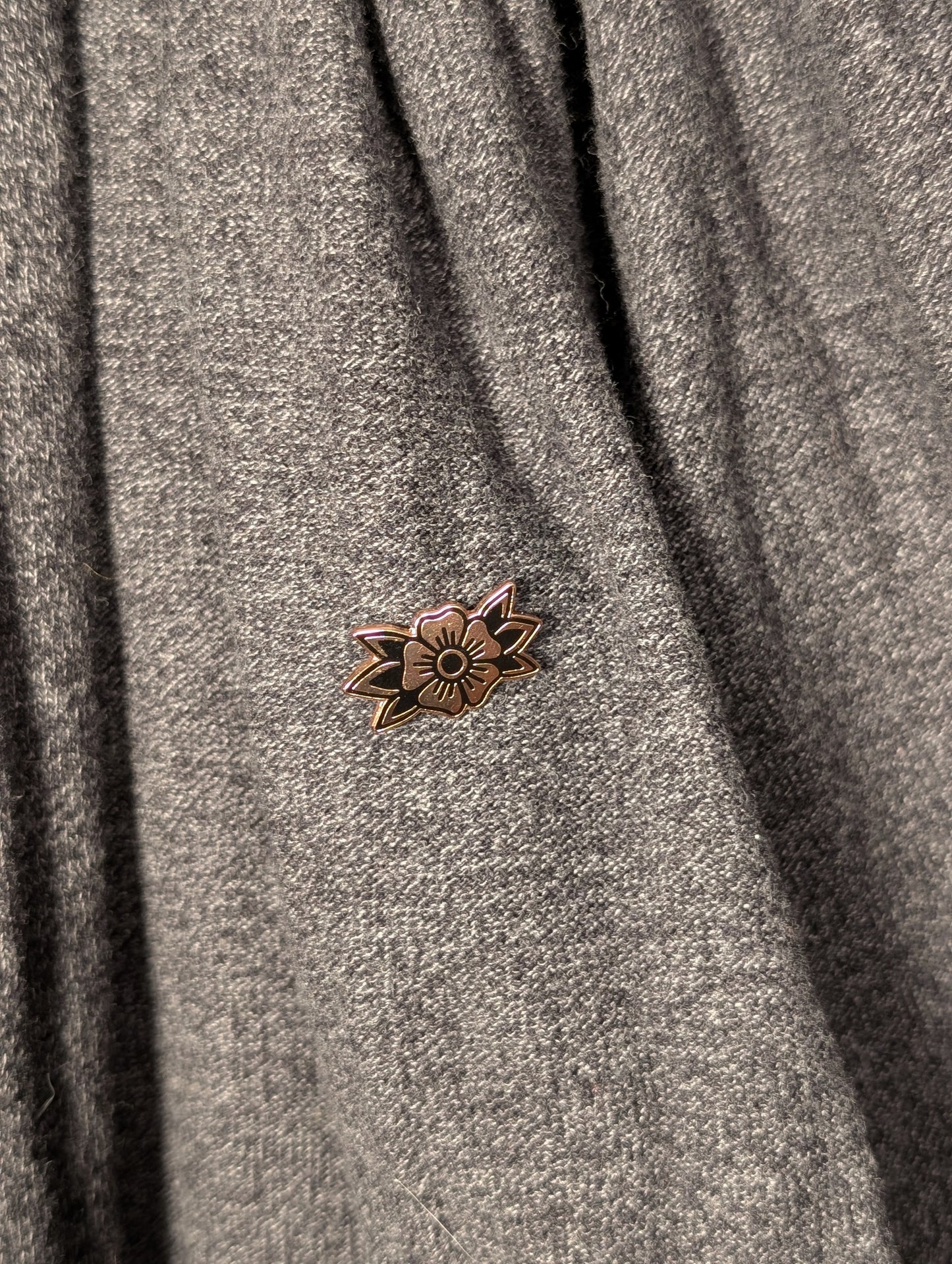 Trad flower pin