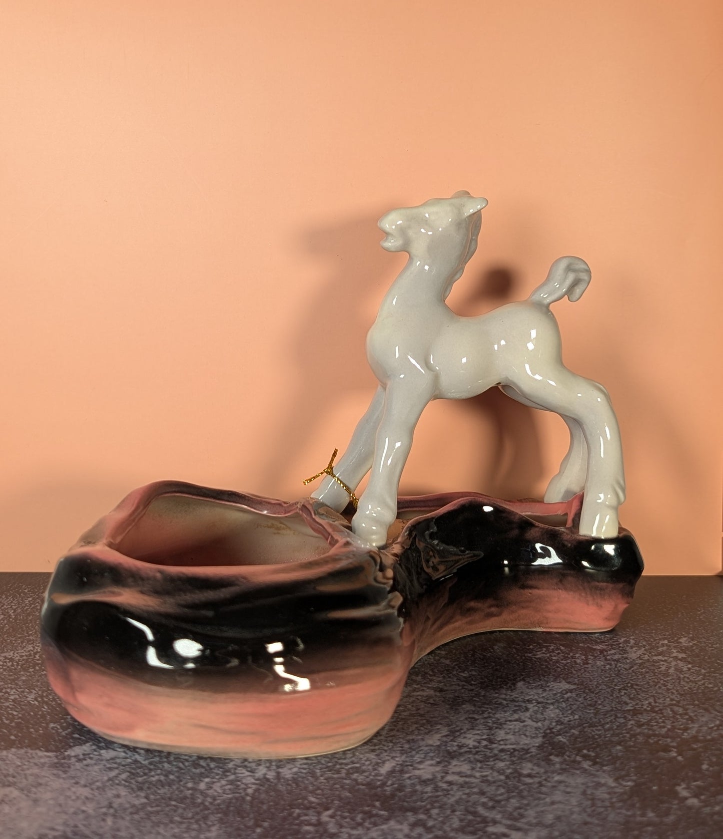 Hull pink pony planter
