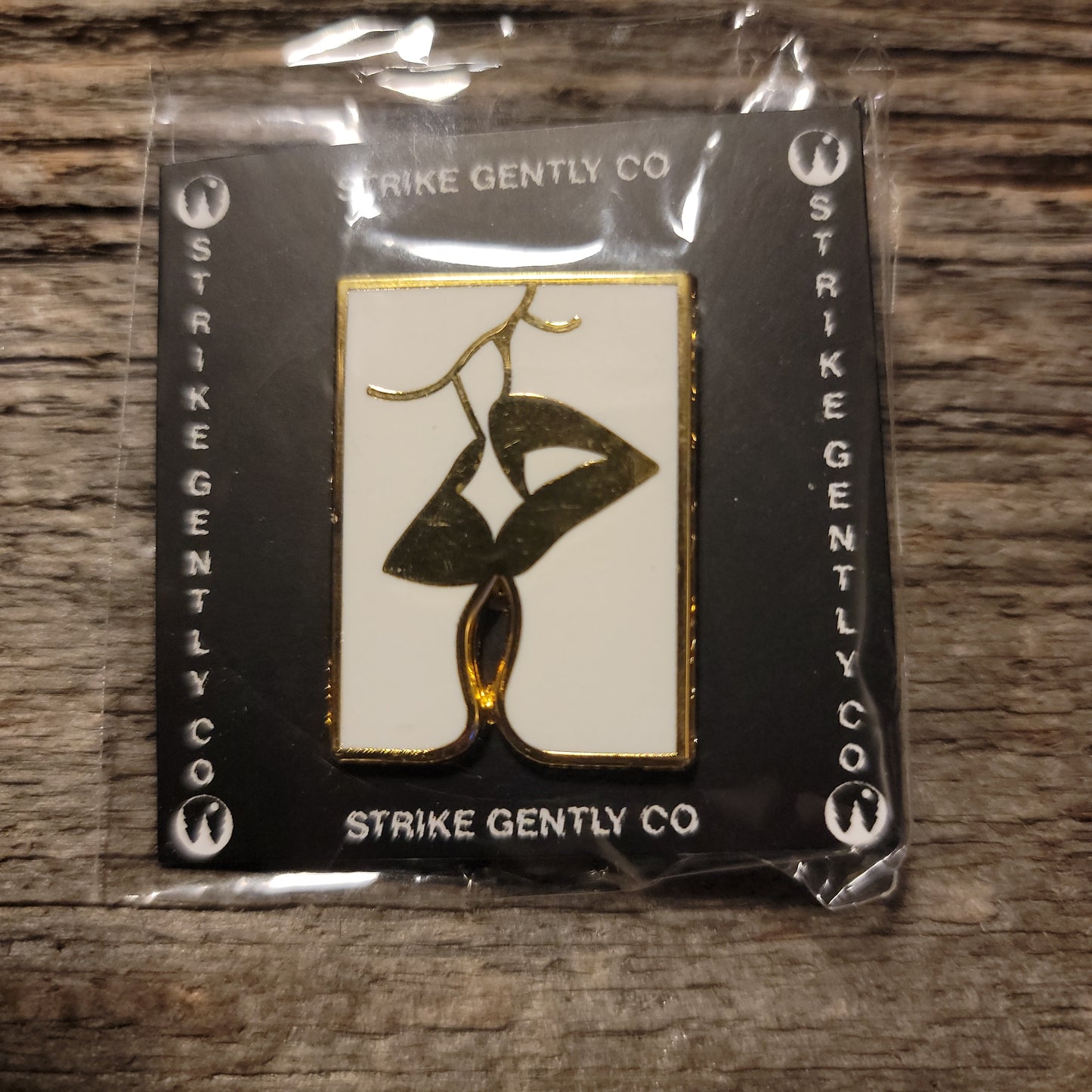 Gold/White Kiss Enamel Pin